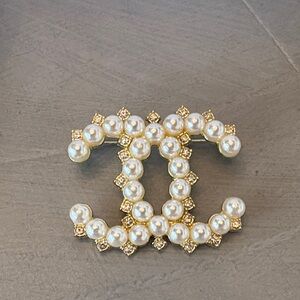 CHANEL Gold and White Pearl Brooch